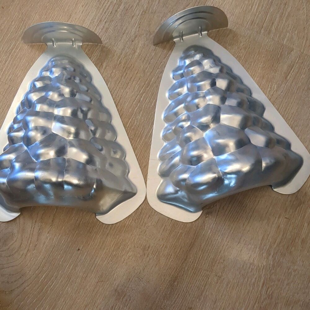 Vintage 1973 Wilton #502-607 3D Stand Up Christmas Tree Cake Pan Mold